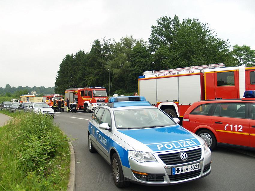 Schwerer Unfall mit Reisebus Lohmar Donrather Dreieck P356.JPG